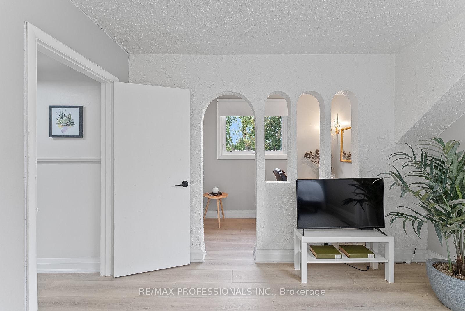 Photo 22 of 18 Lavington Drive, Etobicoke, Willowridge-Martingrove-Richview — HOMEH