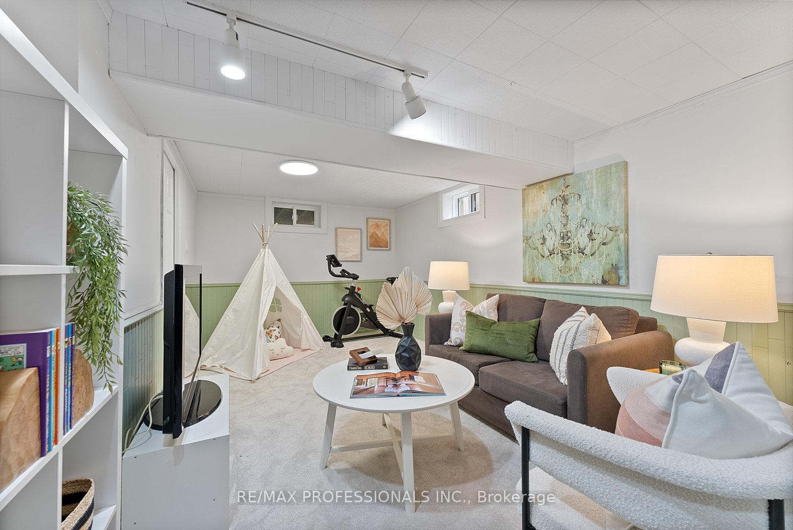 Photo 29 of 18 Lavington Drive, Etobicoke, Willowridge-Martingrove-Richview — HOMEH