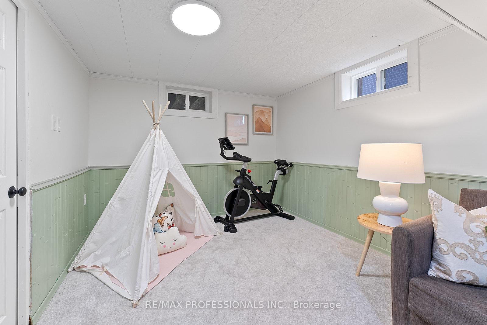 Photo 30 of 18 Lavington Drive, Etobicoke, Willowridge-Martingrove-Richview — HOMEH