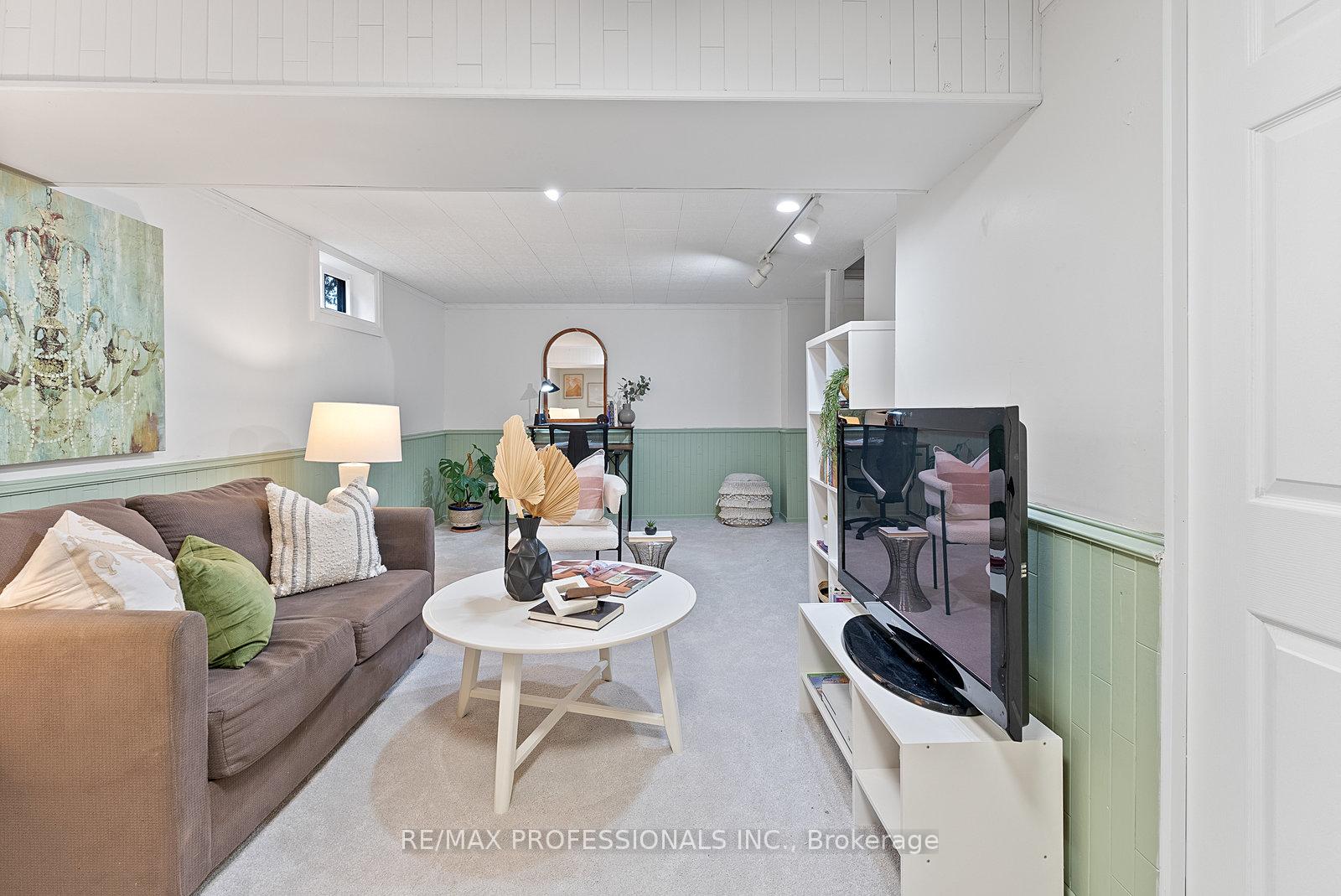 Photo 31 of 18 Lavington Drive, Etobicoke, Willowridge-Martingrove-Richview — HOMEH