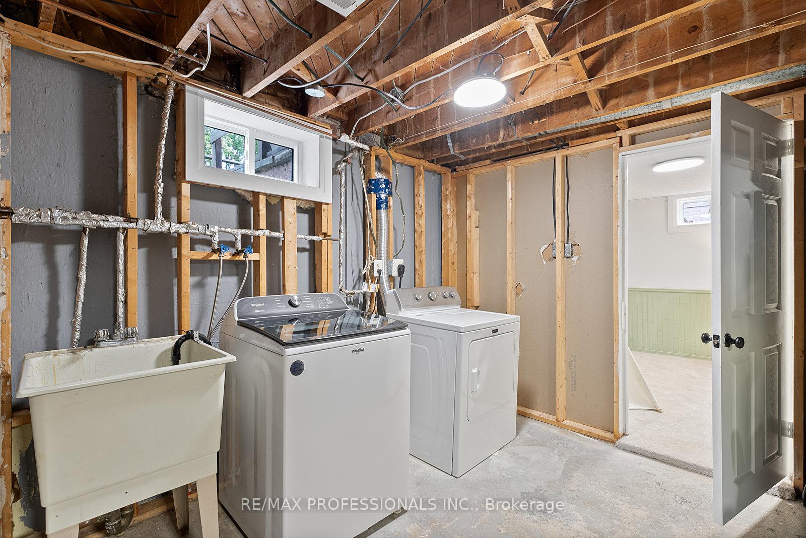 Photo 37 of 18 Lavington Drive, Etobicoke, Willowridge-Martingrove-Richview — HOMEH