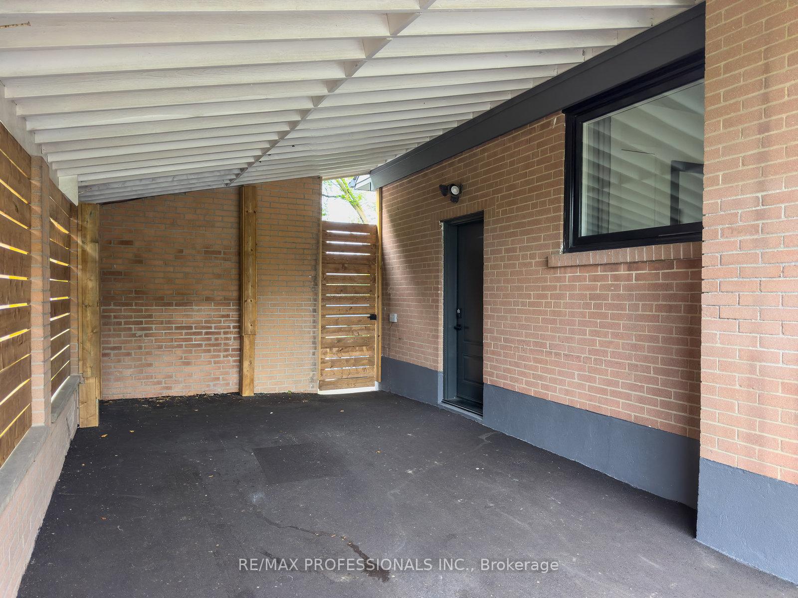 Photo 38 of 18 Lavington Drive, Etobicoke, Willowridge-Martingrove-Richview — HOMEH