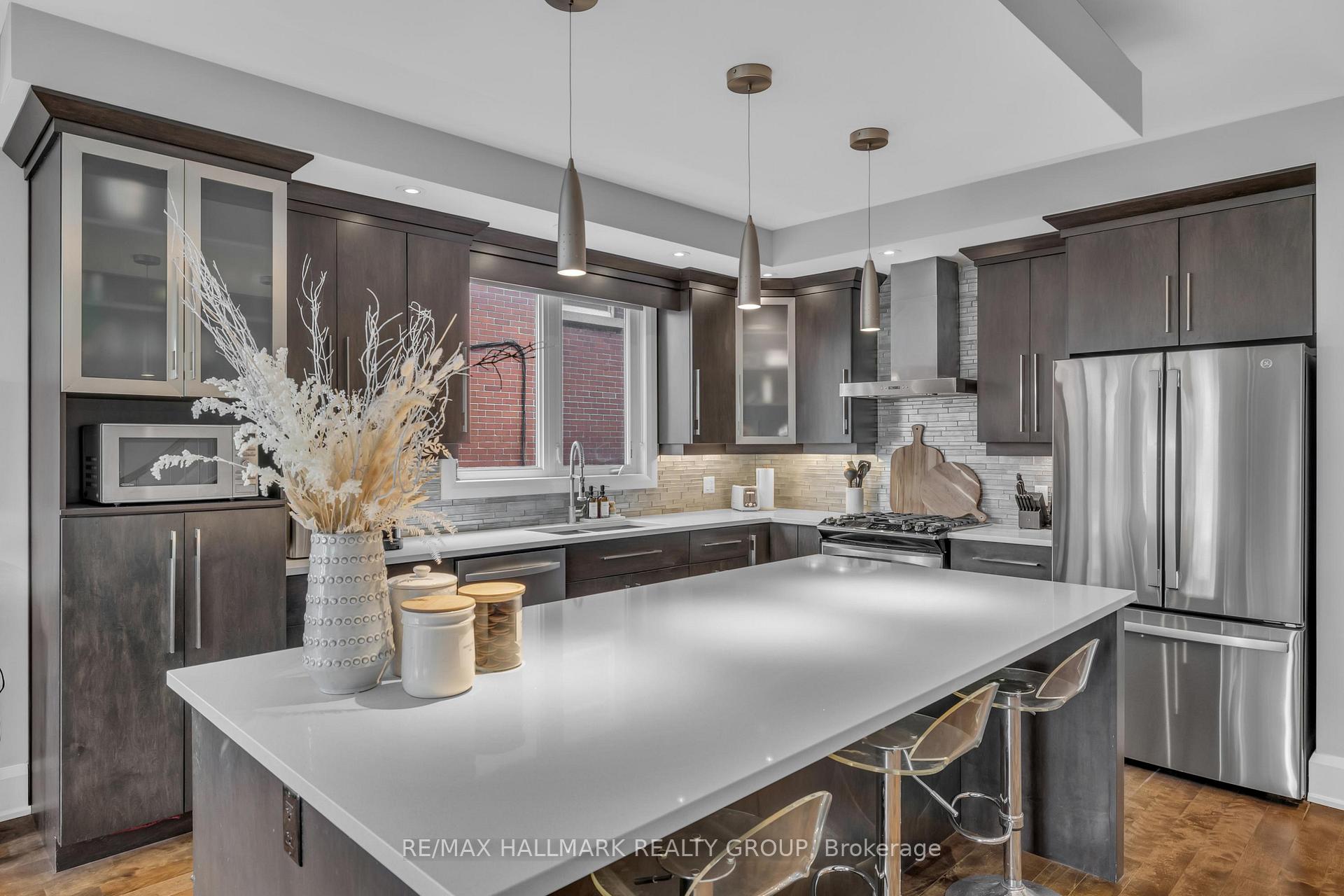 Photo 5 of Unit A, 206 Holland Avenue, Ottawa, Ottawa West — HOMEH