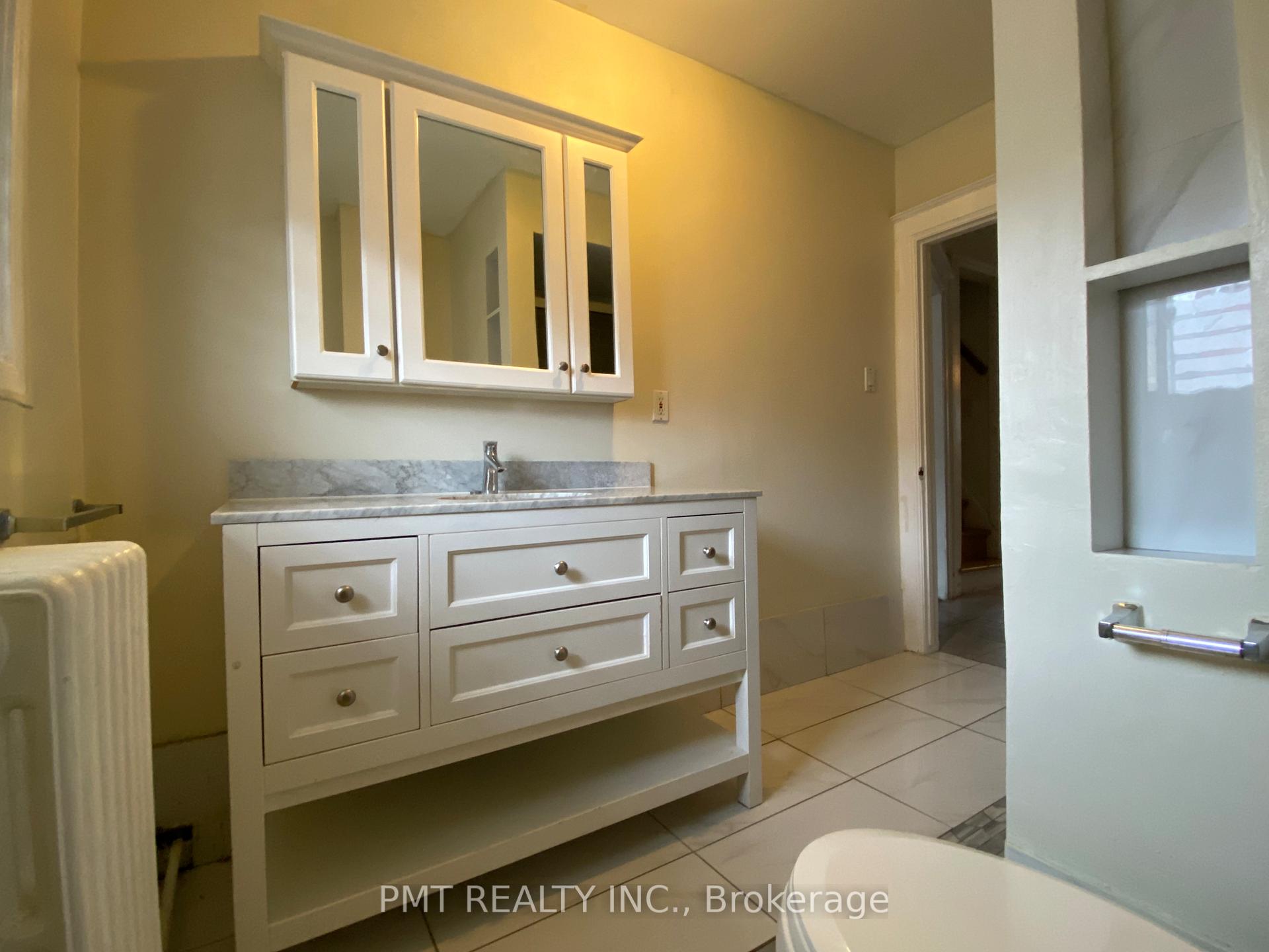 Photo 10 of Unit 02, 636 Manning Avenue, Toronto, Palmerston-Little Italy — HOMEH