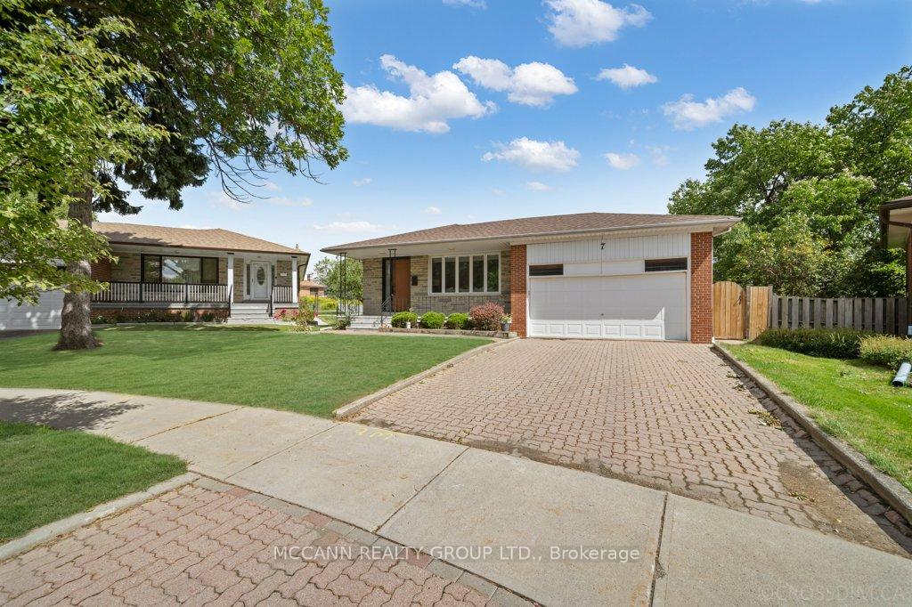 Photo 1 of 7 Carswell Place, Etobicoke, Willowridge-Martingrove-Richview — HOMEH