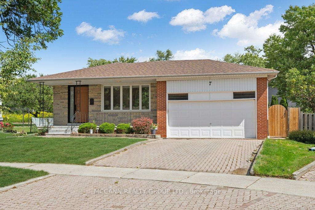 Photo 3 of 7 Carswell Place, Etobicoke, Willowridge-Martingrove-Richview — HOMEH
