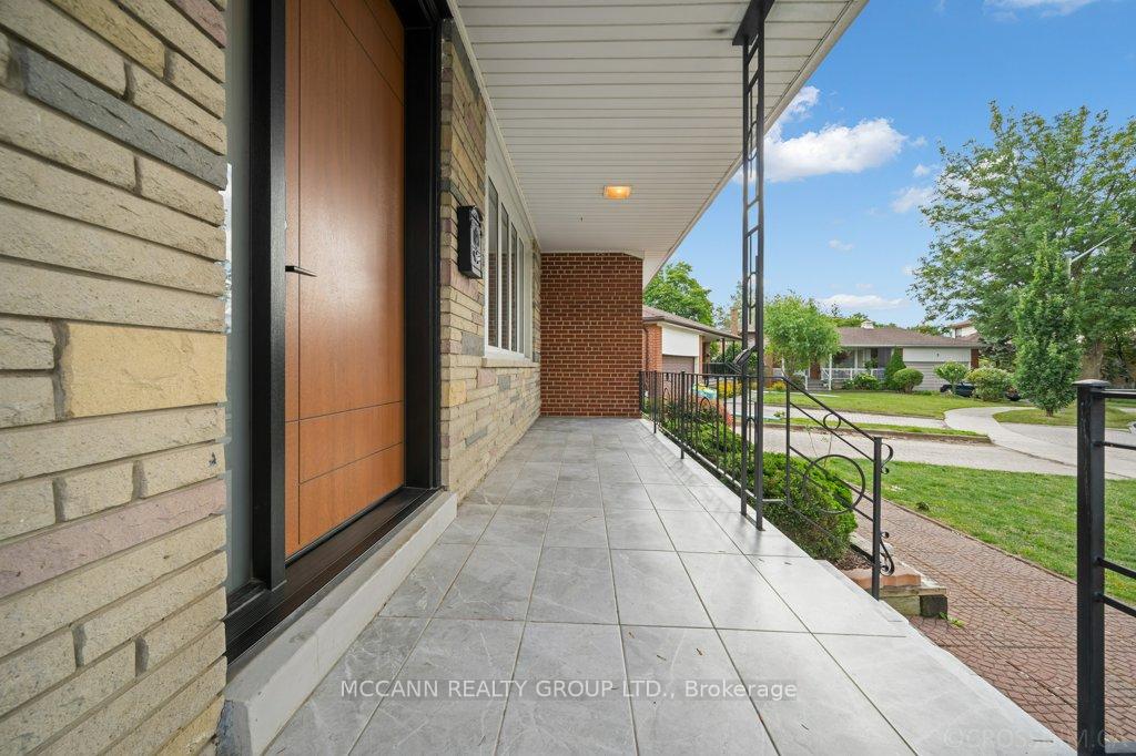 Photo 4 of 7 Carswell Place, Etobicoke, Willowridge-Martingrove-Richview — HOMEH