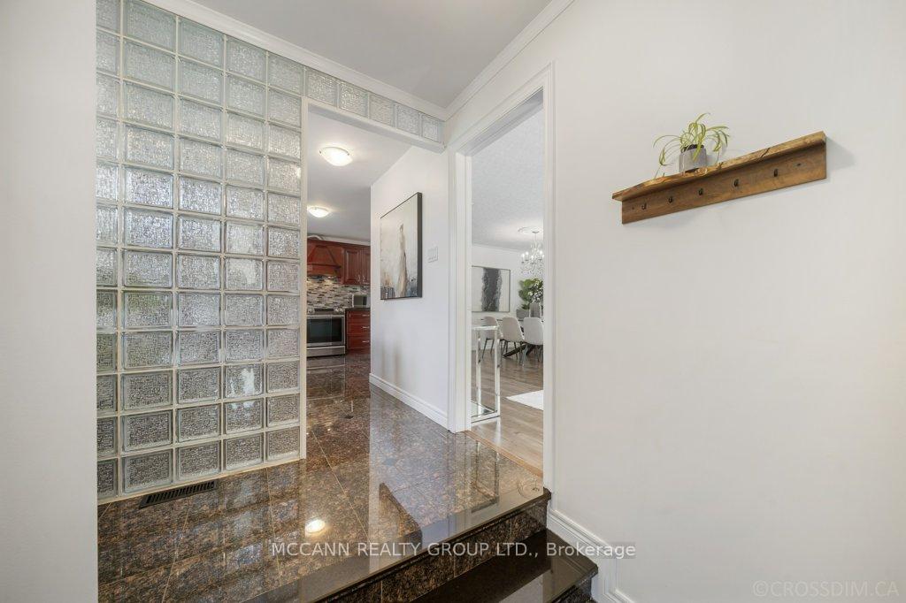 Photo 5 of 7 Carswell Place, Etobicoke, Willowridge-Martingrove-Richview — HOMEH