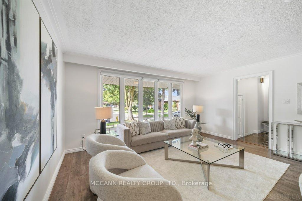 Photo 9 of 7 Carswell Place, Etobicoke, Willowridge-Martingrove-Richview — HOMEH