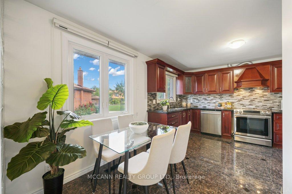 Photo 13 of 7 Carswell Place, Etobicoke, Willowridge-Martingrove-Richview — HOMEH