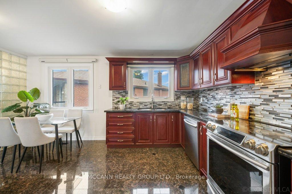 Photo 14 of 7 Carswell Place, Etobicoke, Willowridge-Martingrove-Richview — HOMEH