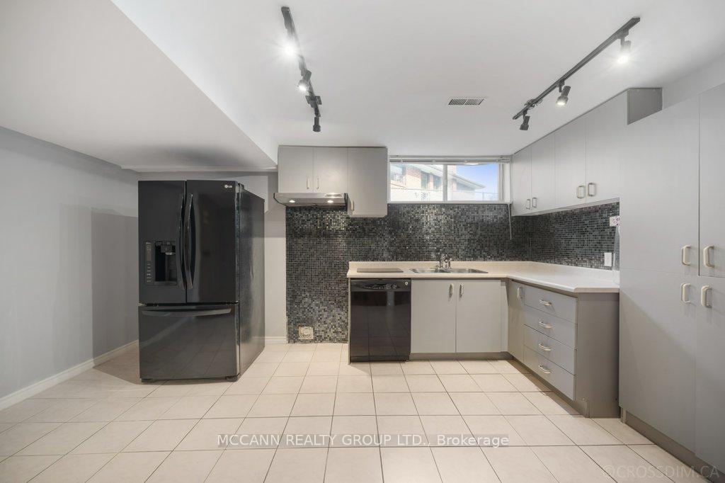 Photo 25 of 7 Carswell Place, Etobicoke, Willowridge-Martingrove-Richview — HOMEH