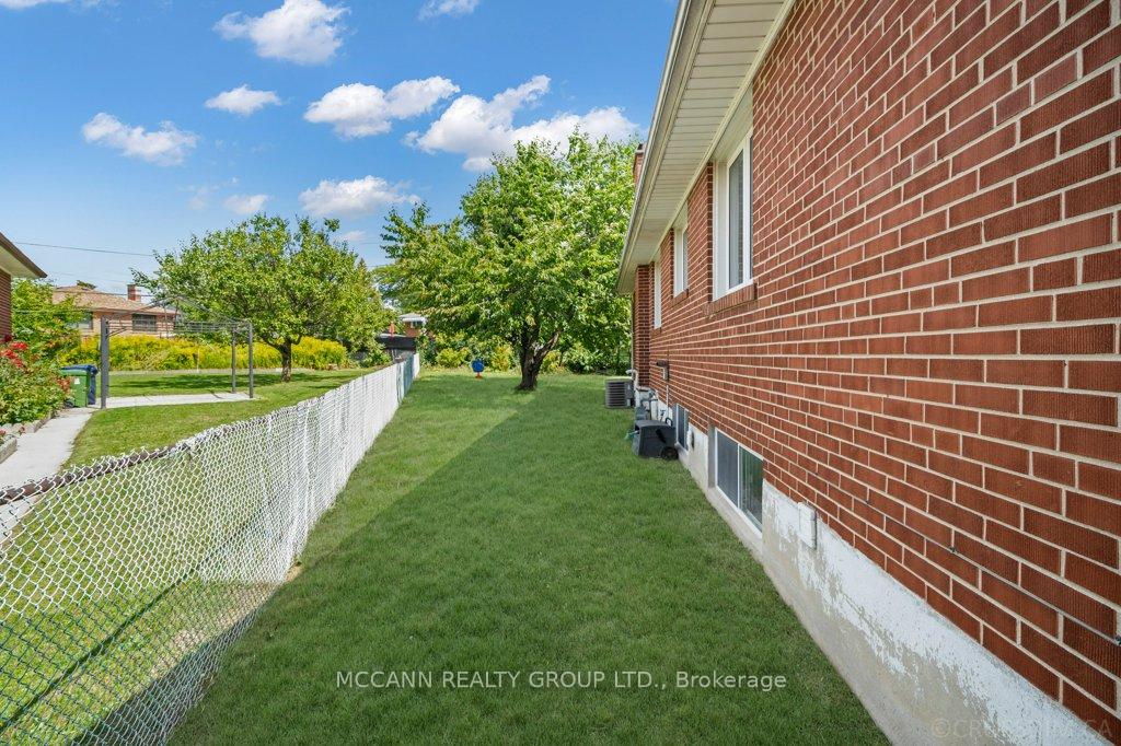 Photo 32 of 7 Carswell Place, Etobicoke, Willowridge-Martingrove-Richview — HOMEH