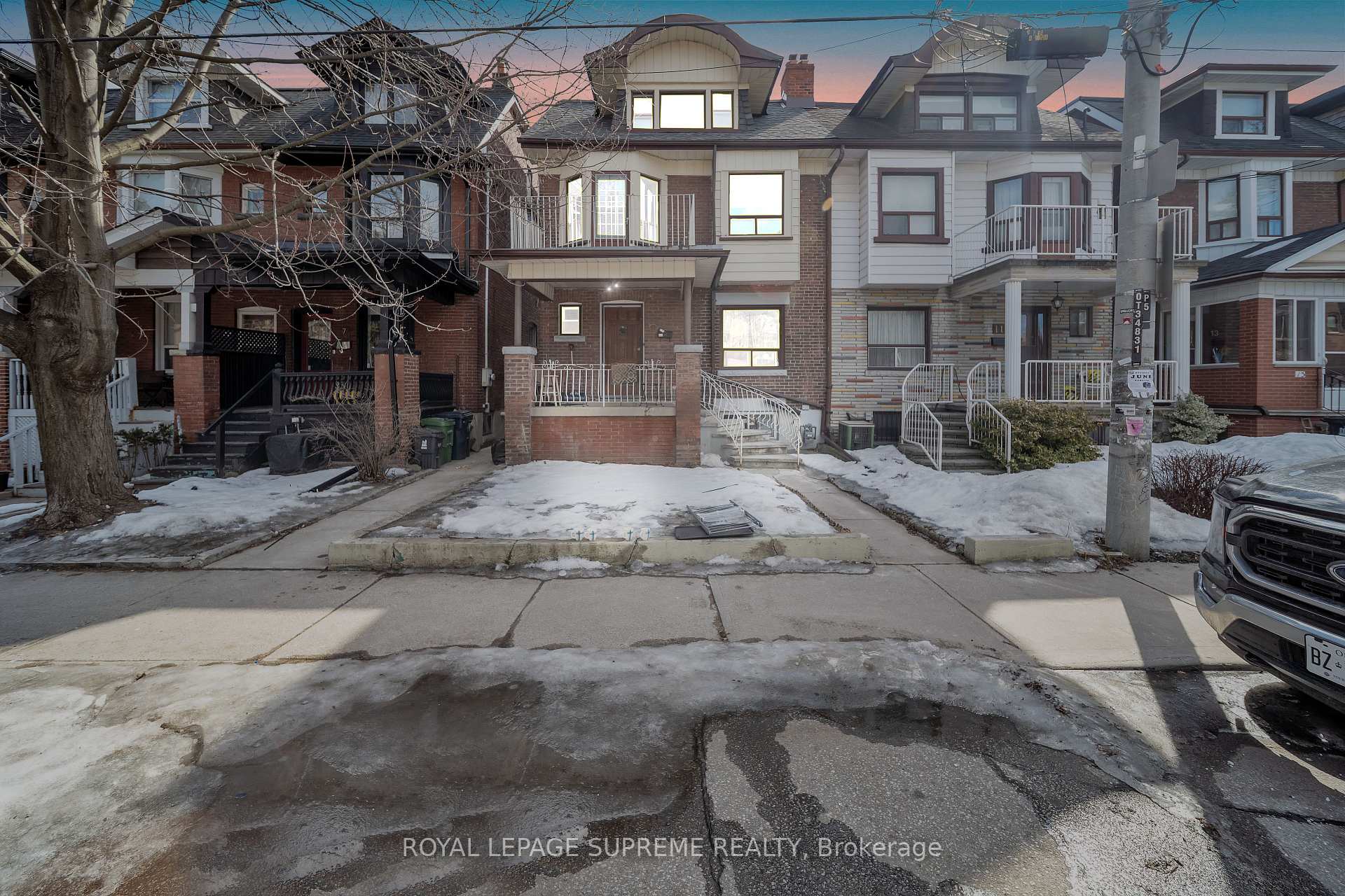 Photo 2 of 9 Rusholme Park Crescent, Toronto, Little Portugal — HOMEH