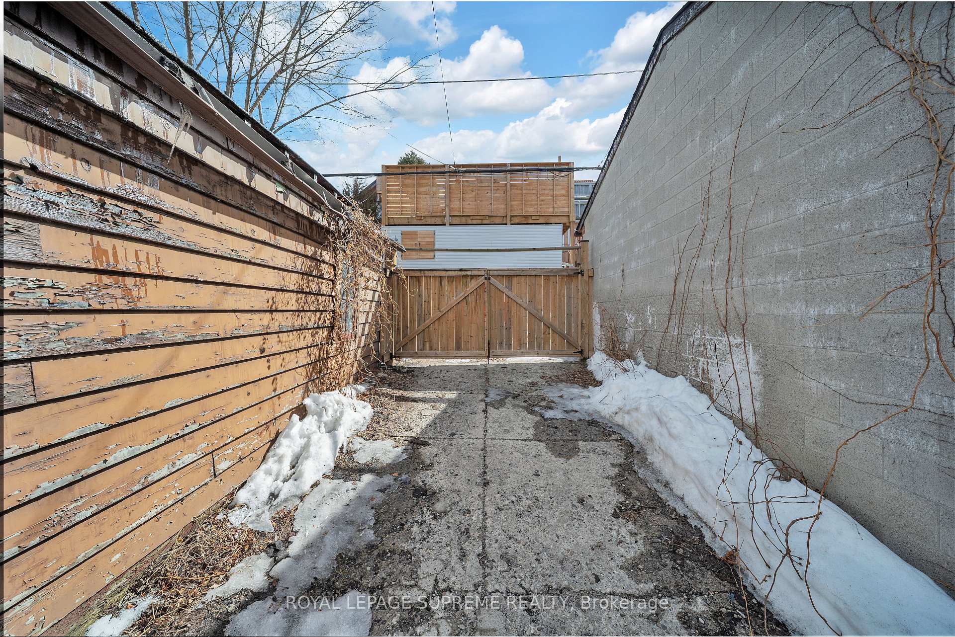 Photo 7 of 9 Rusholme Park Crescent, Toronto, Little Portugal — HOMEH