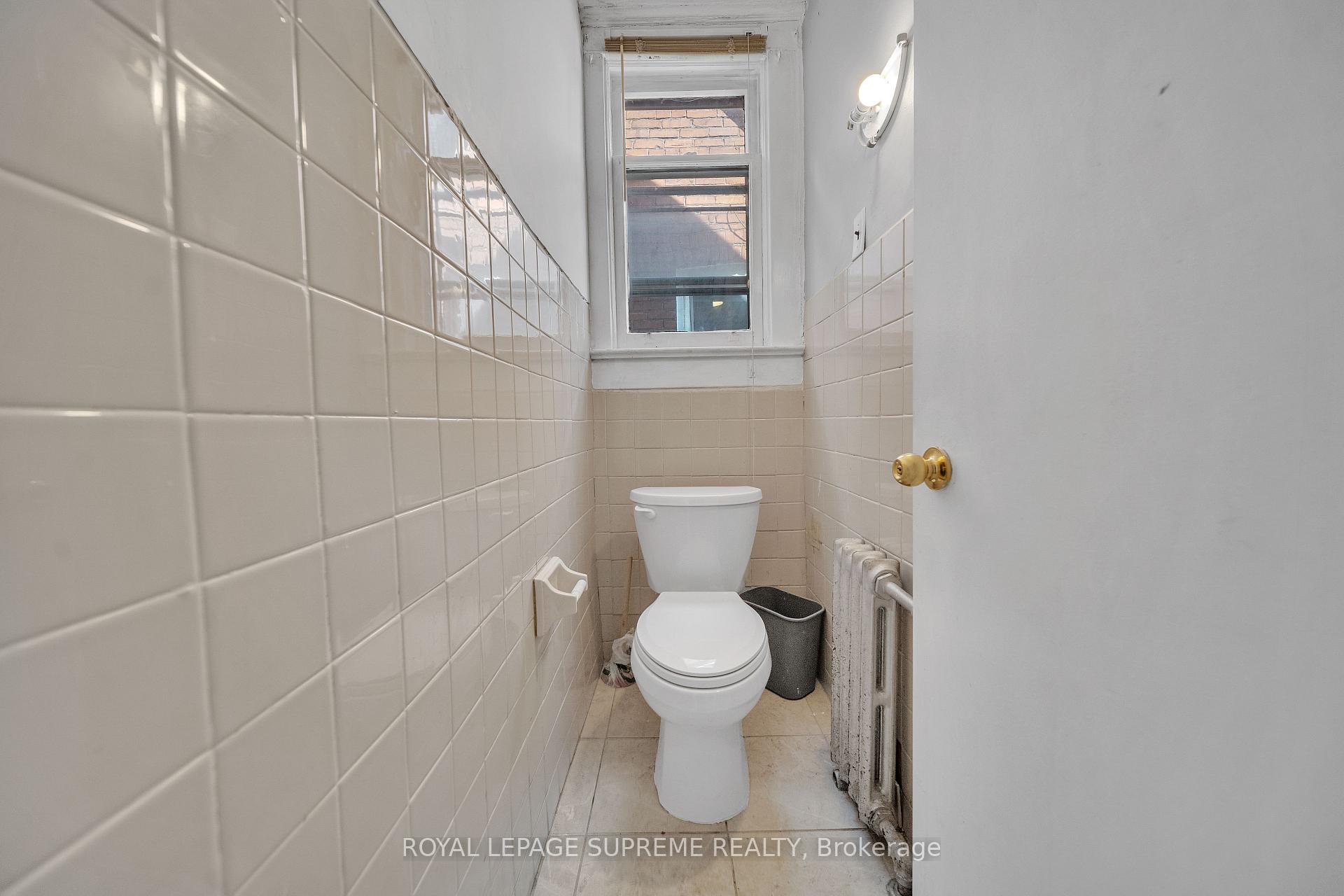 Photo 23 of 9 Rusholme Park Crescent, Toronto, Little Portugal — HOMEH