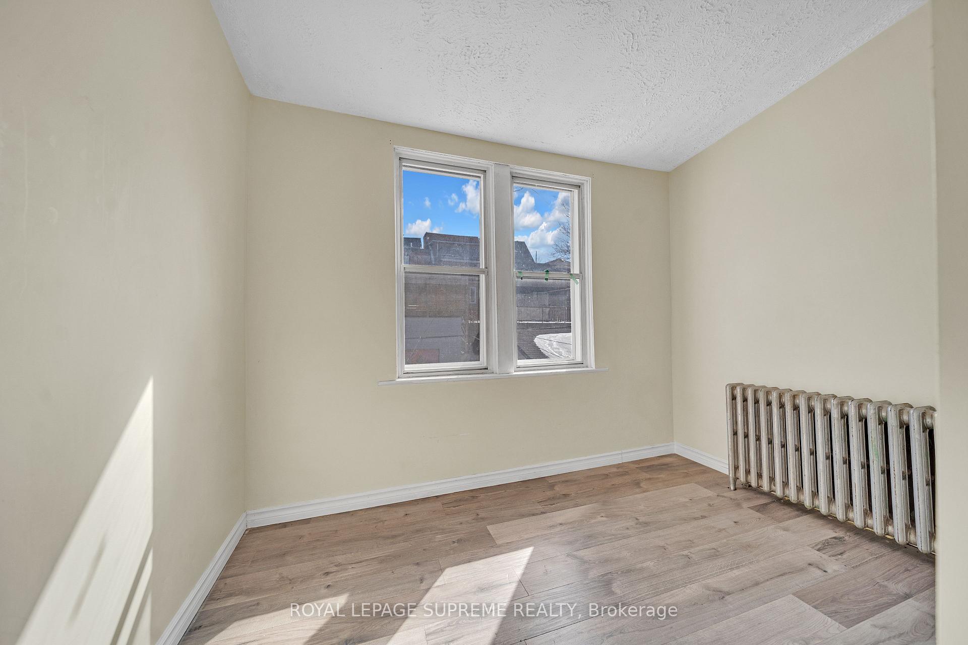 Photo 24 of 9 Rusholme Park Crescent, Toronto, Little Portugal — HOMEH