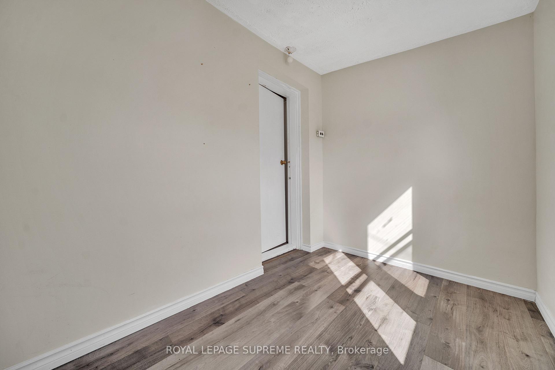 Photo 26 of 9 Rusholme Park Crescent, Toronto, Little Portugal — HOMEH