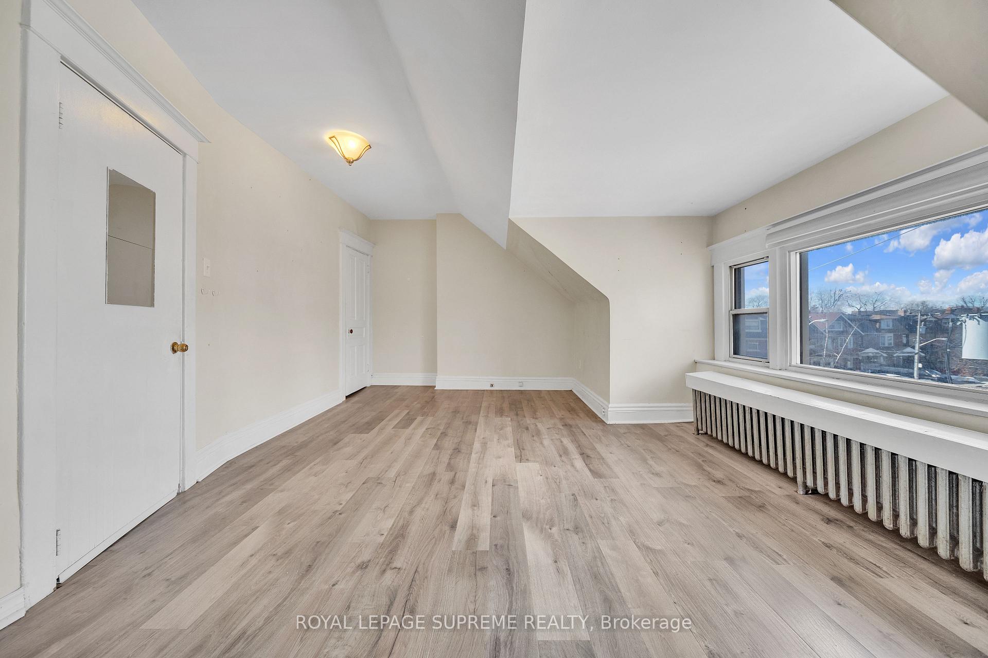 Photo 31 of 9 Rusholme Park Crescent, Toronto, Little Portugal — HOMEH