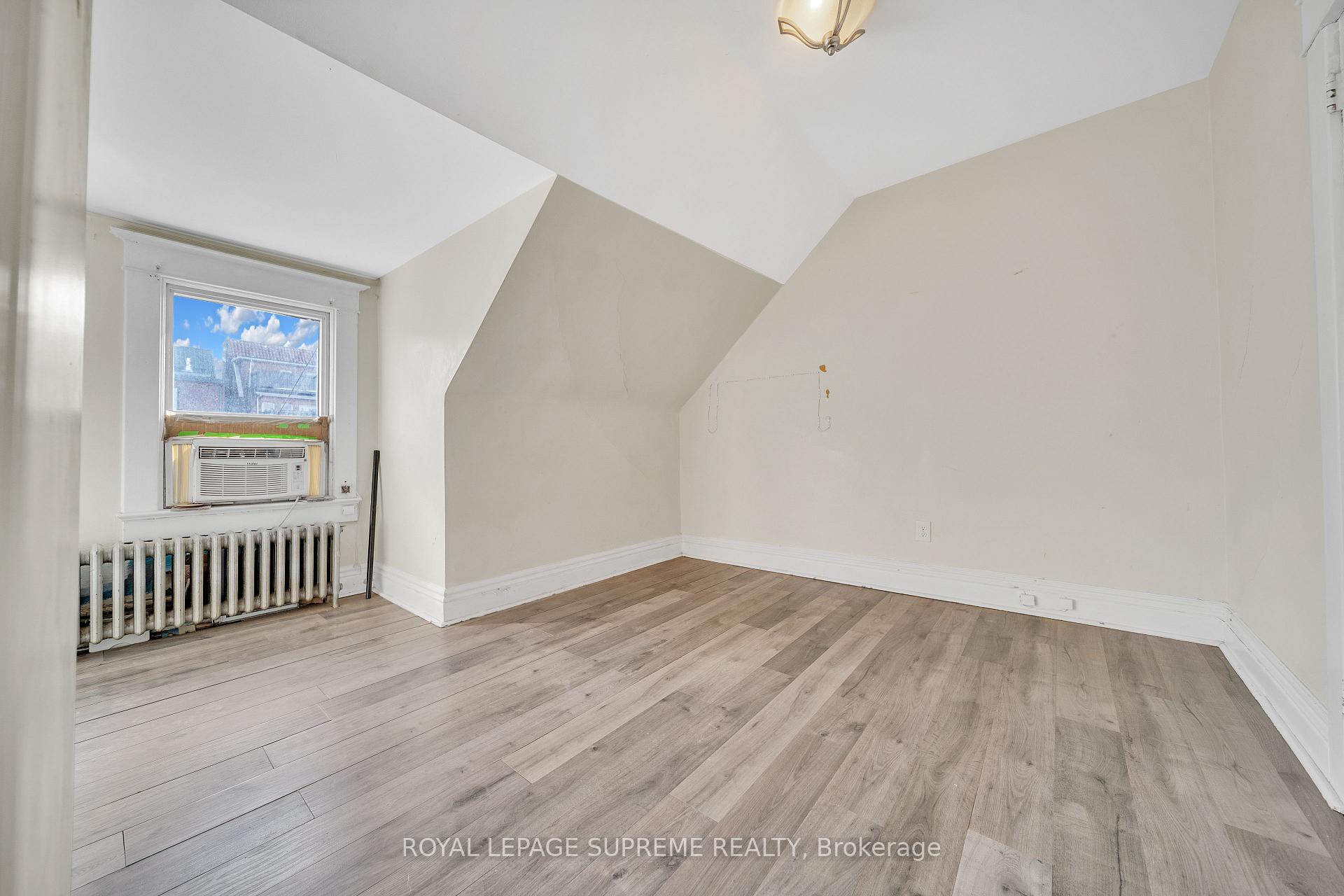 Photo 32 of 9 Rusholme Park Crescent, Toronto, Little Portugal — HOMEH