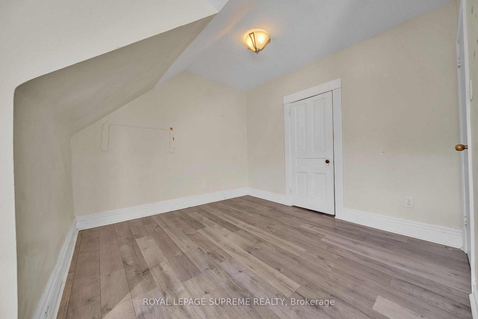 Photo 33 of 9 Rusholme Park Crescent, Toronto, Little Portugal — HOMEH