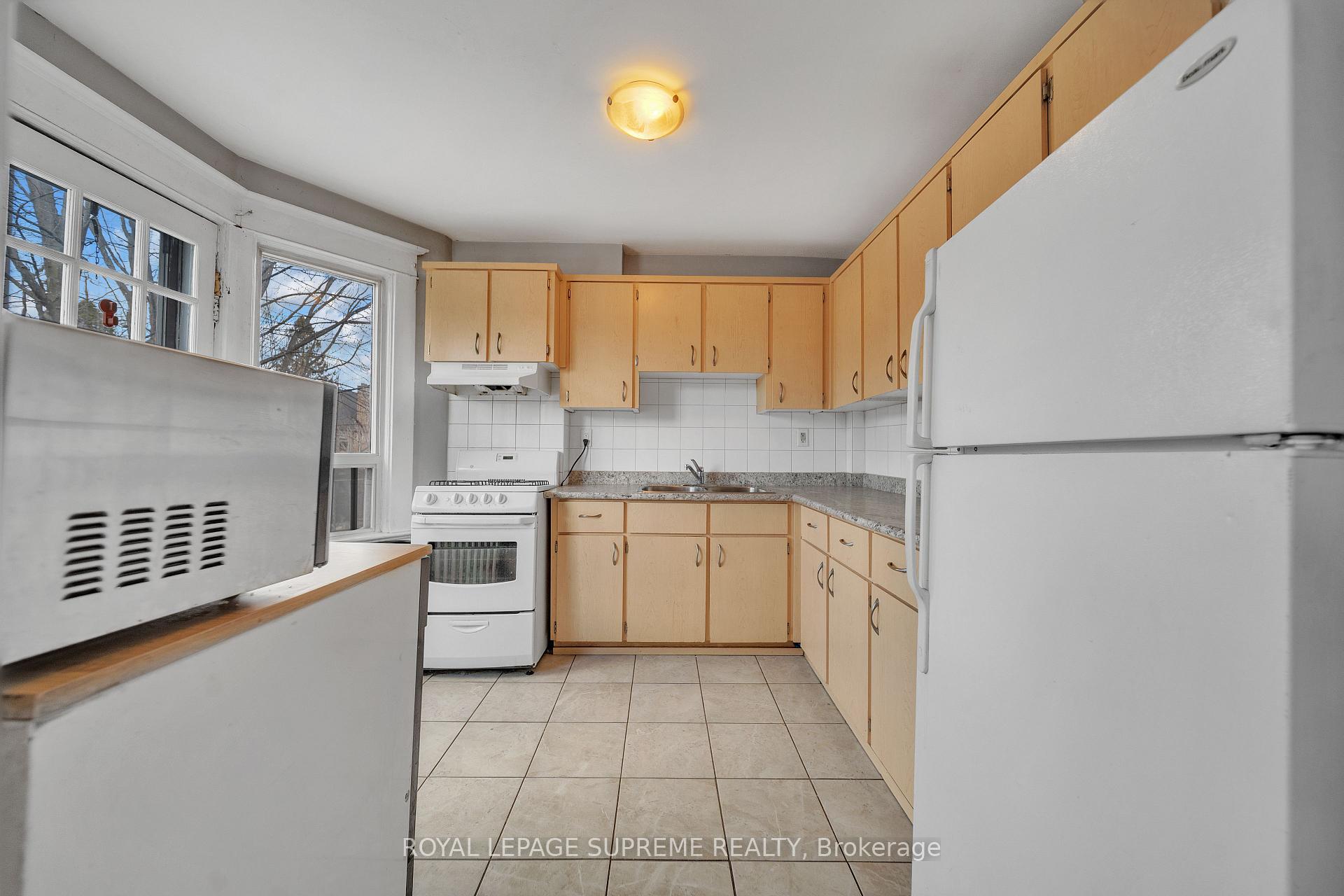 Photo 34 of 9 Rusholme Park Crescent, Toronto, Little Portugal — HOMEH