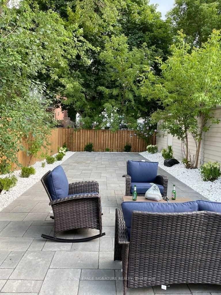 Photo 1 of 2259 Lawrence Avenue W, Etobicoke, Humber Heights — HOMEH