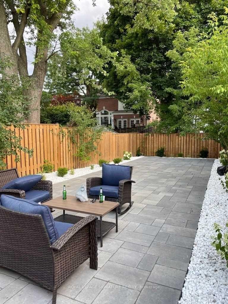 Photo 2 of 2259 Lawrence Avenue W, Etobicoke, Humber Heights — HOMEH