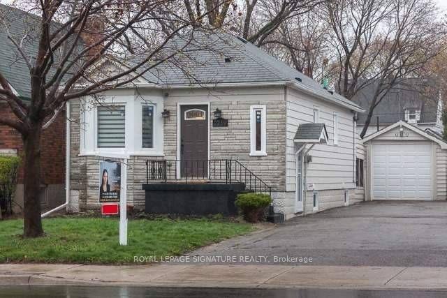 Photo 3 of 2259 Lawrence Avenue W, Etobicoke, Humber Heights — HOMEH