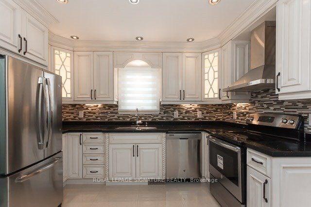 Photo 7 of 2259 Lawrence Avenue W, Etobicoke, Humber Heights — HOMEH