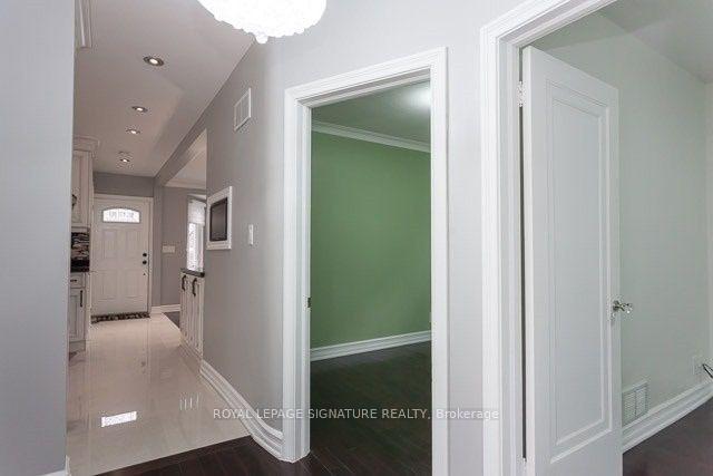 Photo 11 of 2259 Lawrence Avenue W, Etobicoke, Humber Heights — HOMEH