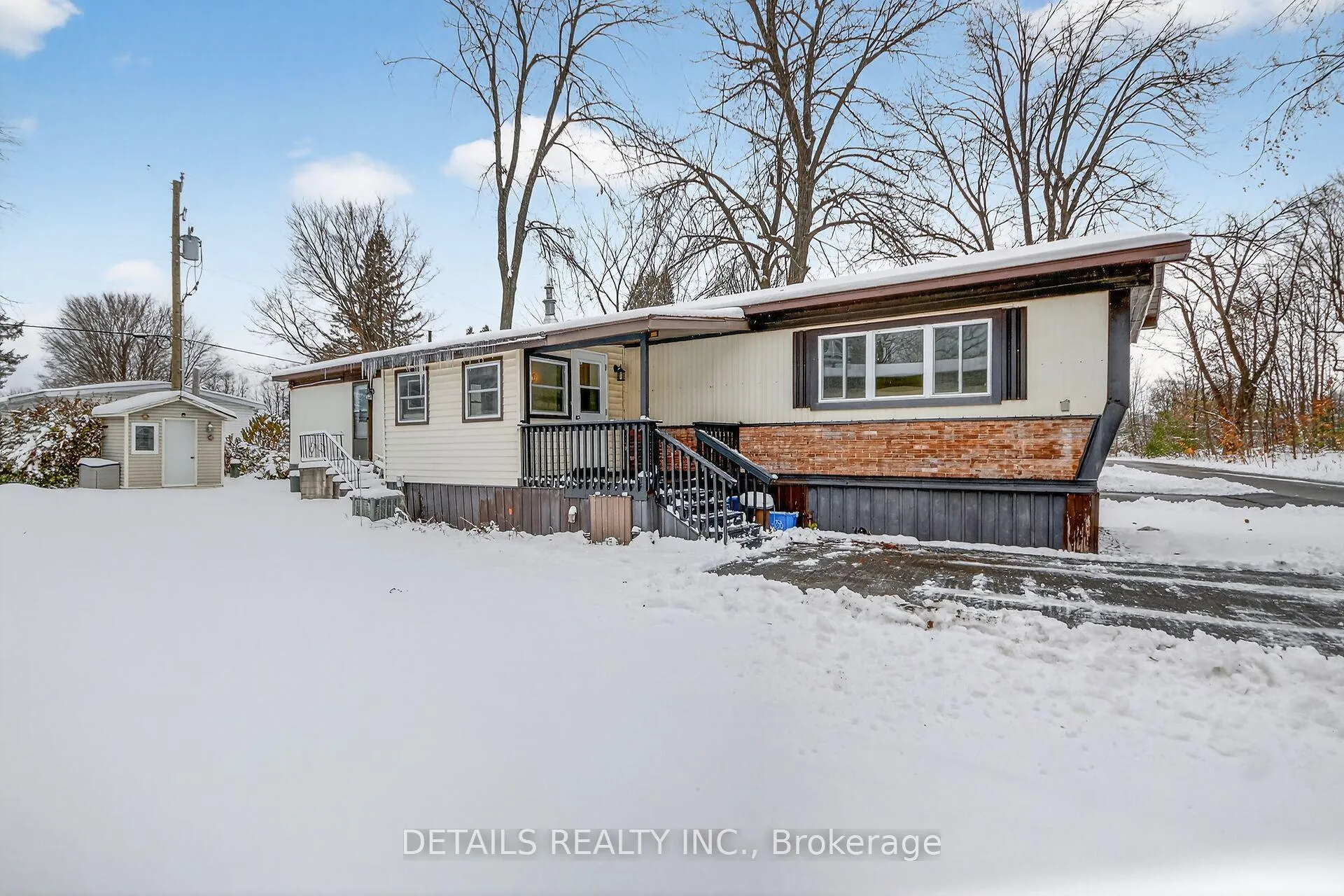 Photo 2 of 9 Maplewood Avenue, Beckwith, Beckwith Twp — HOMEH