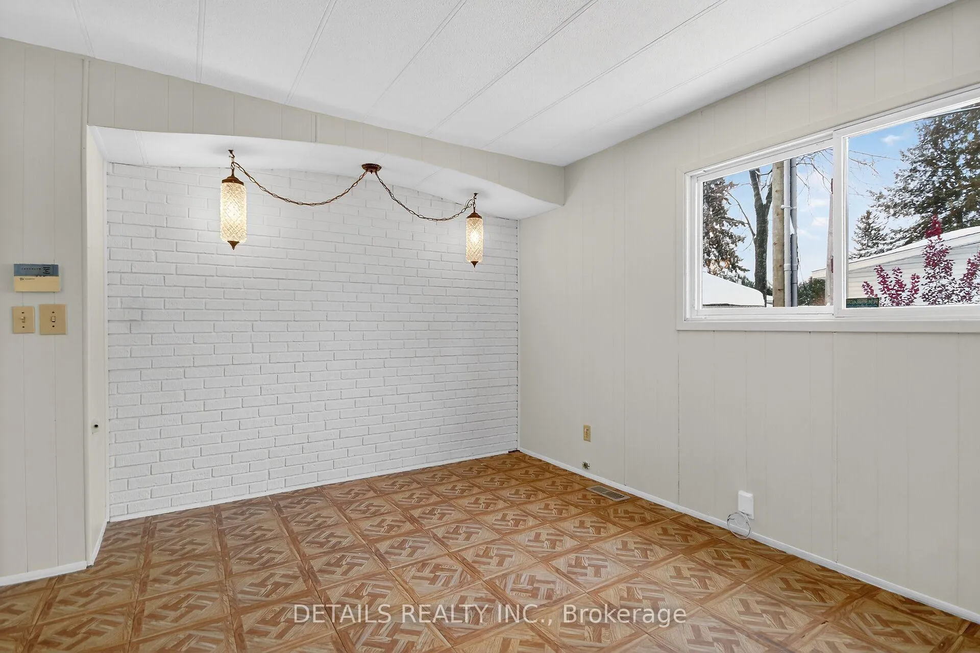 Photo 10 of 9 Maplewood Avenue, Beckwith, Beckwith Twp — HOMEH