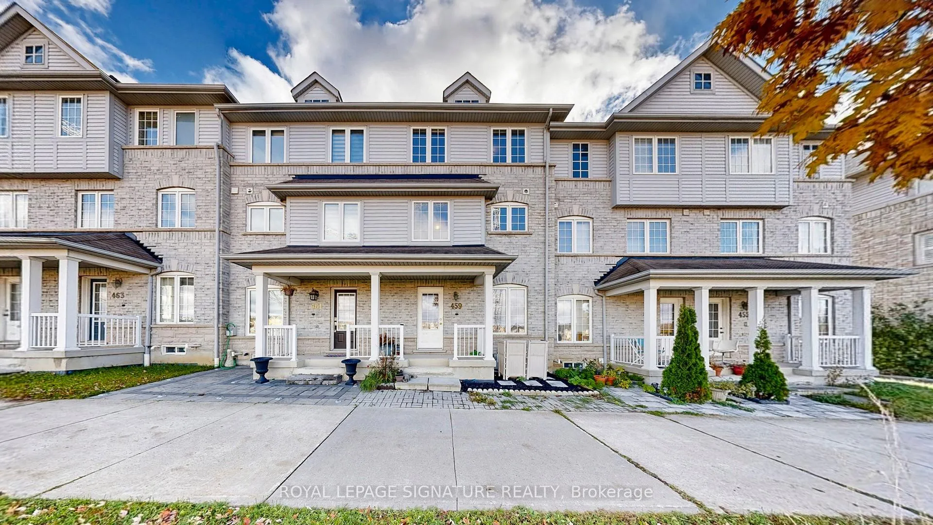 Front of 459 Rossland Road E