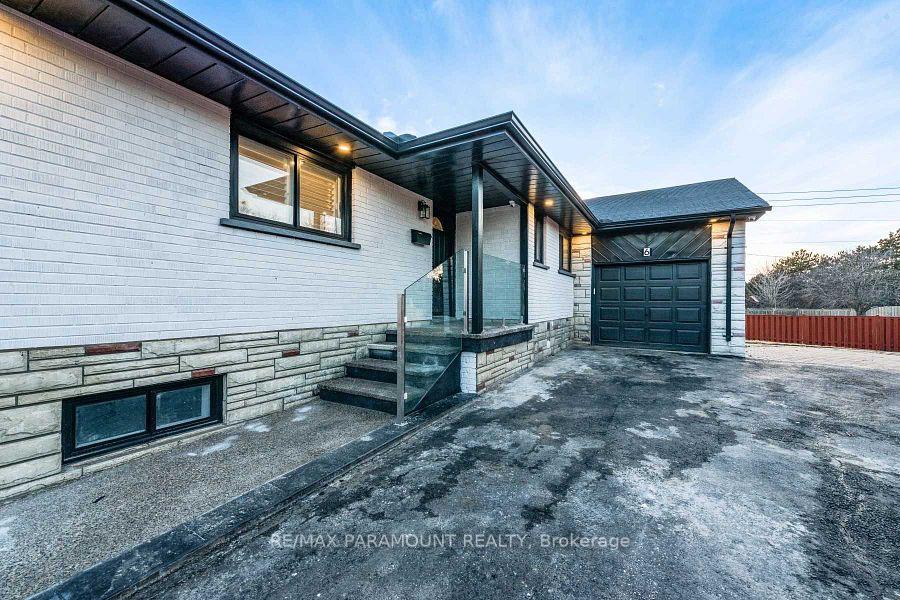 Photo 2 of 6 Arkley Crescent, Etobicoke, Willowridge-Martingrove-Richview — HOMEH