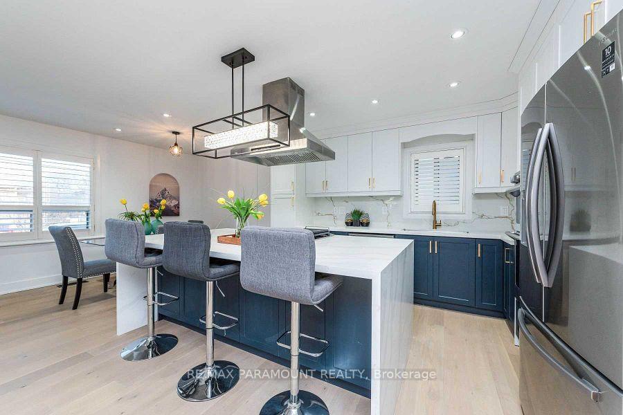 Photo 8 of 6 Arkley Crescent, Etobicoke, Willowridge-Martingrove-Richview — HOMEH