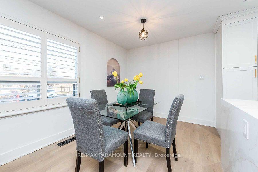 Photo 10 of 6 Arkley Crescent, Etobicoke, Willowridge-Martingrove-Richview — HOMEH