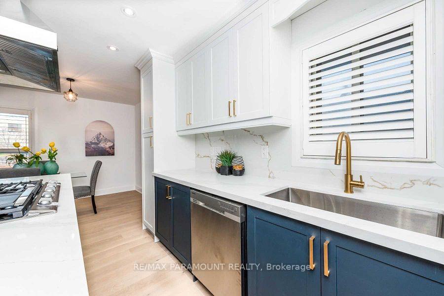 Photo 11 of 6 Arkley Crescent, Etobicoke, Willowridge-Martingrove-Richview — HOMEH