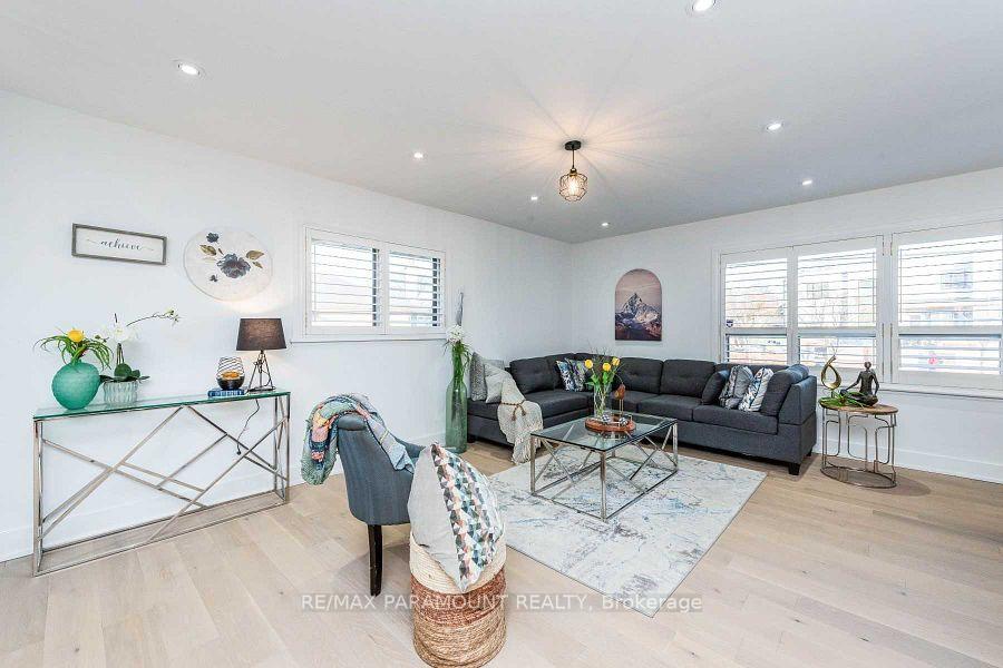 Photo 12 of 6 Arkley Crescent, Etobicoke, Willowridge-Martingrove-Richview — HOMEH
