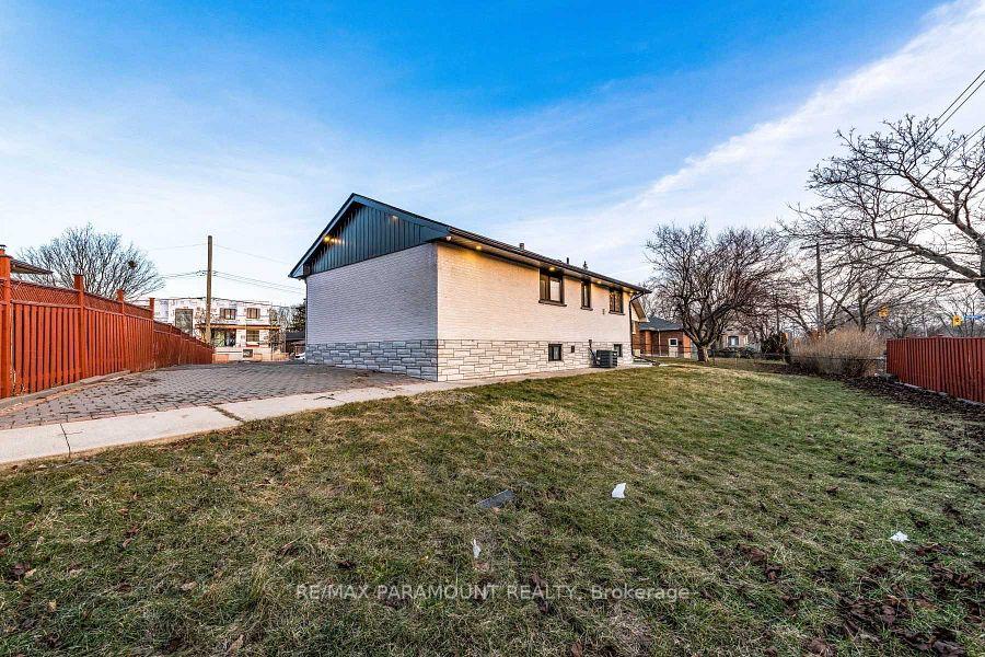 Photo 40 of 6 Arkley Crescent, Etobicoke, Willowridge-Martingrove-Richview — HOMEH