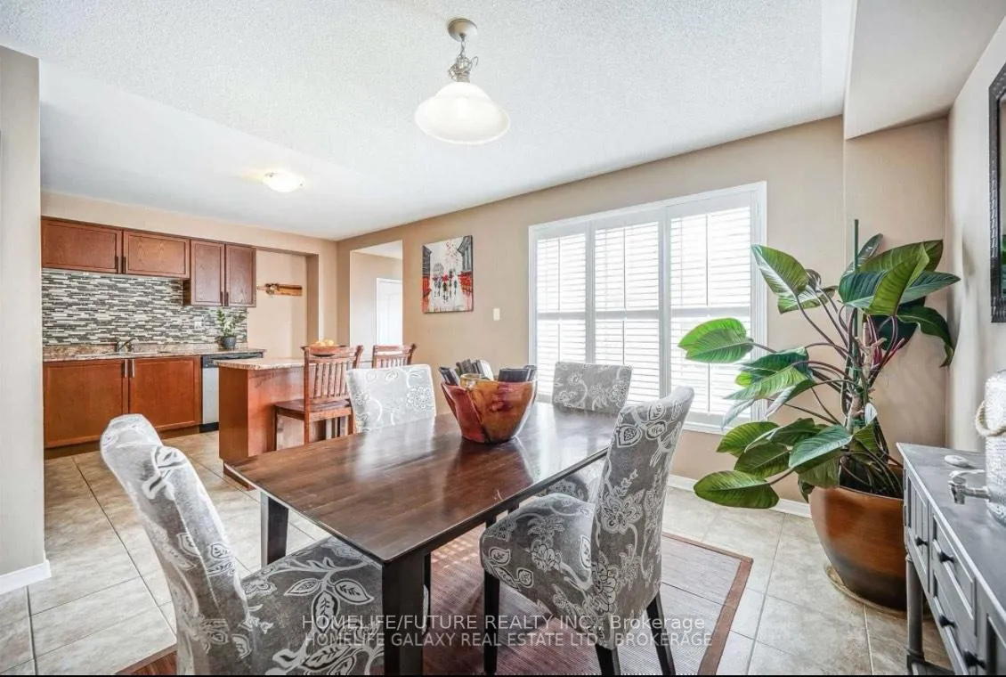Photo 4 of 33 Warnford Circle, Ajax, Northeast Ajax — HOMEH