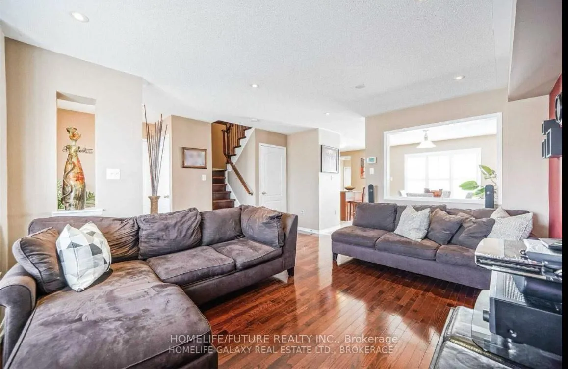 Photo 7 of 33 Warnford Circle, Ajax, Northeast Ajax — HOMEH