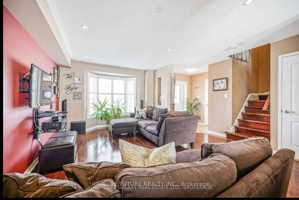 Photo 8 of 33 Warnford Circle, Ajax, Northeast Ajax — HOMEH