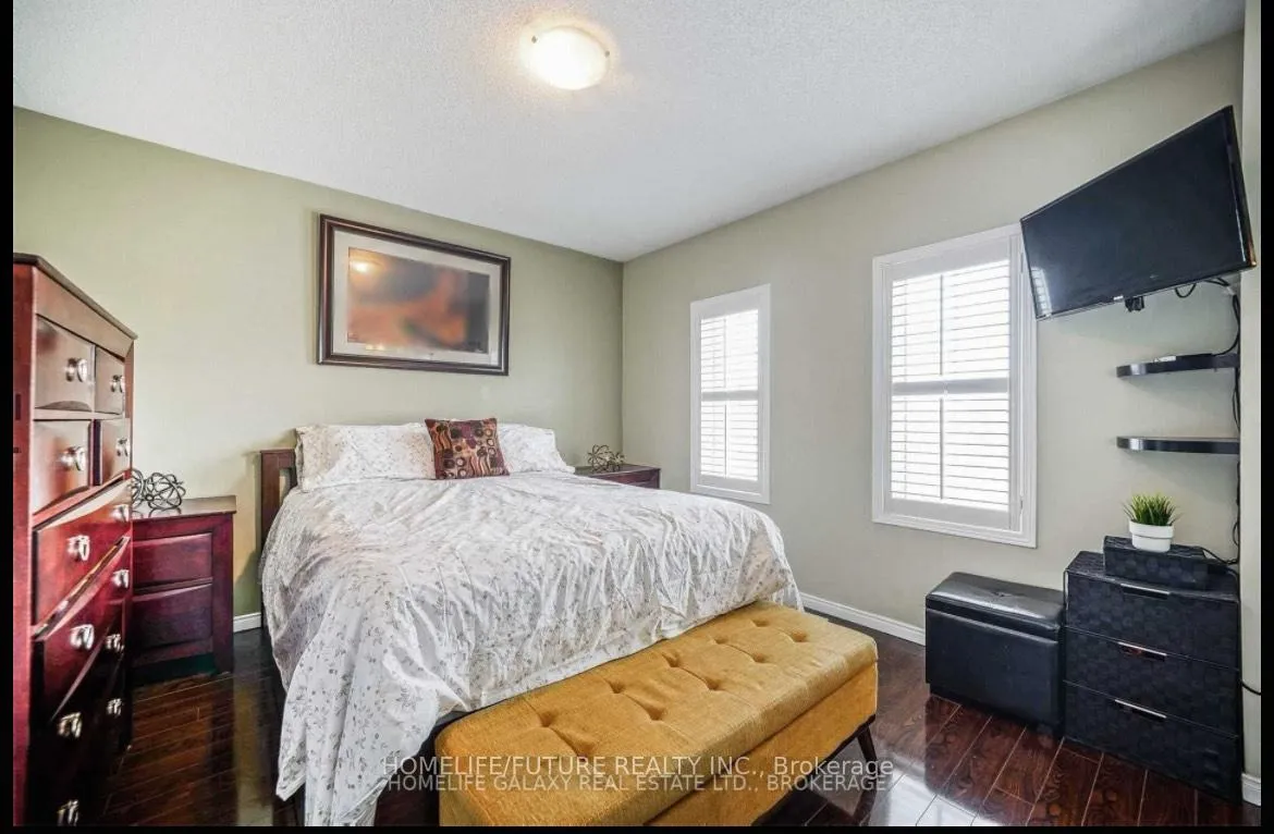 Photo 10 of 33 Warnford Circle, Ajax, Northeast Ajax — HOMEH