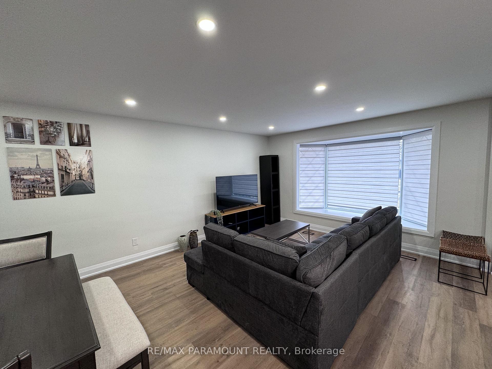 Photo 5 of 166 Kingsview Boulevard, Etobicoke, Kingsview Village-The Westway — HOMEH