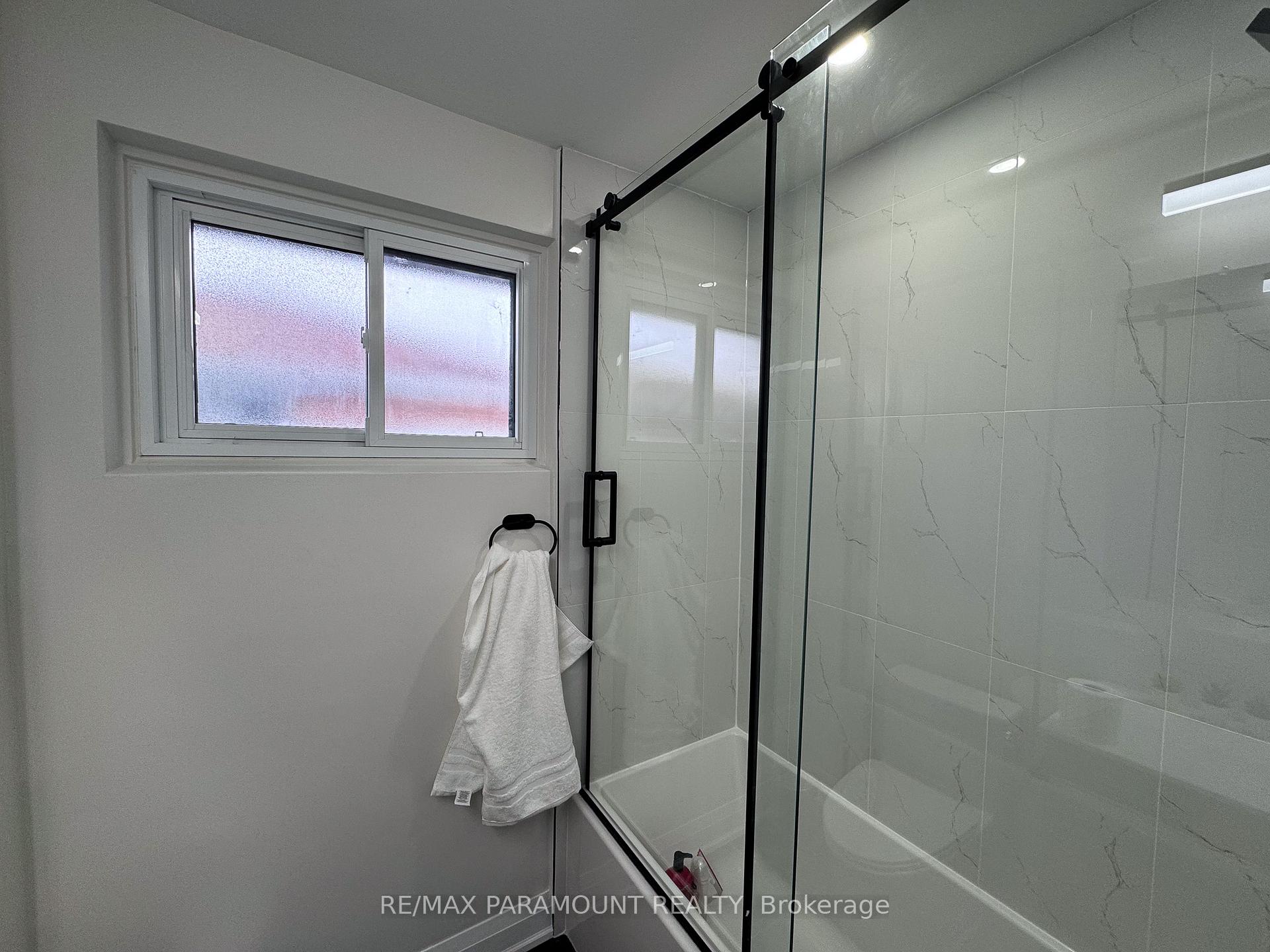 Photo 6 of 166 Kingsview Boulevard, Etobicoke, Kingsview Village-The Westway — HOMEH