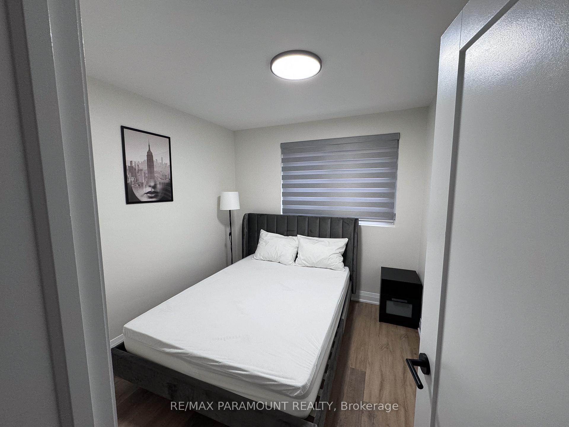 Photo 17 of 166 Kingsview Boulevard, Etobicoke, Kingsview Village-The Westway — HOMEH