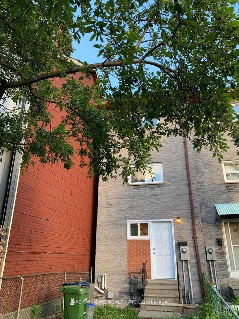 Front of Unit Lower, 37 Wolseley Street