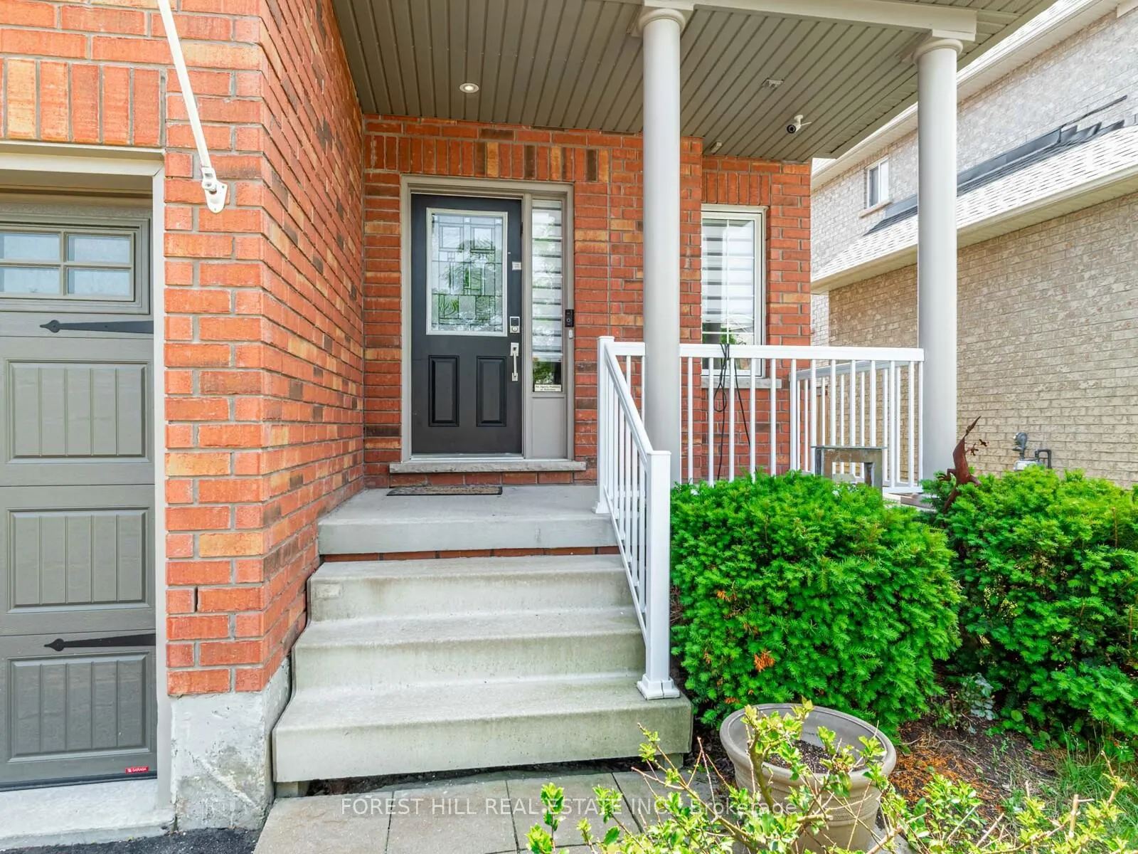 Photo 2 of 33 Connaught Lane, Barrie, Innis-Shore — HOMEH