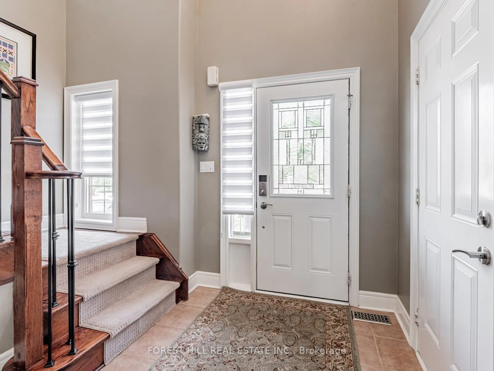 Photo 3 of 33 Connaught Lane, Barrie, Innis-Shore — HOMEH